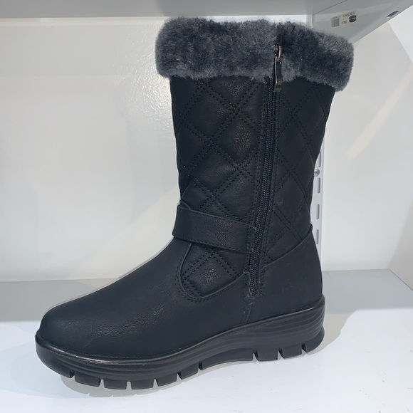 BLACK QUILTED RHIENSTONE BOOTS - Picture 5 of 8